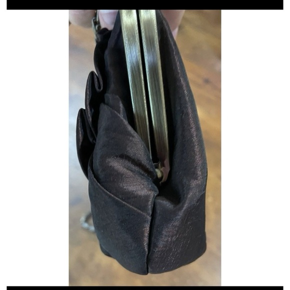 Unbranded brown evening bag with chain strap embellished flower front - Picture 5 of 7